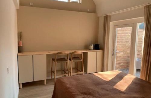 Municipality of Texel Cama Y Desayuno | Guest room with terrace at the Wadden Sea