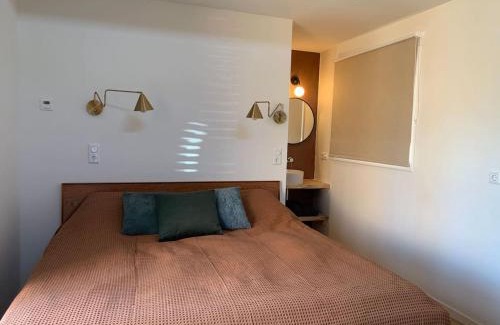 Municipality of Texel Cama Y Desayuno | Guest room with terrace at the Wadden Sea
