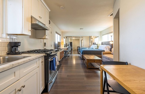 Glendora Casa | Guest Studio. Private Entrance. Safe Neighborhood.
