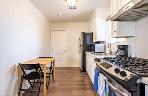 Glendora Casa | Guest Studio. Private Entrance. Safe Neighborhood.