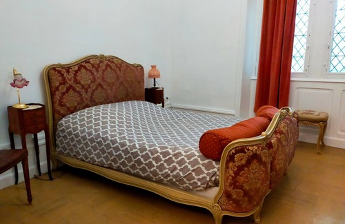 Saint-Geoire-en-Valdaine Casa | Casa de huéspedes 'Habitación 4 - La Suite Roja' con terraza y jardín compartidos