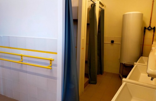 Saint-Geoire-en-Valdaine Casa | Casa de huéspedes 'Habitación 4 - La Suite Roja' con terraza y jardín compartidos