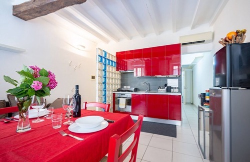 Parma City Centre Apartamento | GuestHost - Bright and Central Apartment in Parma
