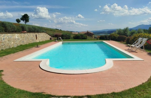 Castiglione del Lago Apartamento | GuestHost - Il Glicine, apt with garden and pool