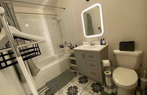 Southwest Anaheim Cabaña | Guesthouse: Jacuzzi,Patio & Entry