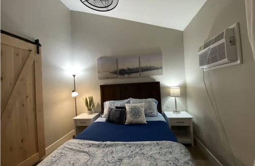 Southwest Anaheim Cabaña | Guesthouse: Jacuzzi,Patio & Entry