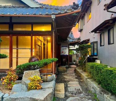 Masaki-cho Casa | Guesthouse Omoya-全個室-囲炉裏のぬくもりと共にグループの絆を深める古民家宿でゆっくりとした時間を-6名部屋-6名部屋-8名部屋-最大20名-ペット同伴可は一室のみ-