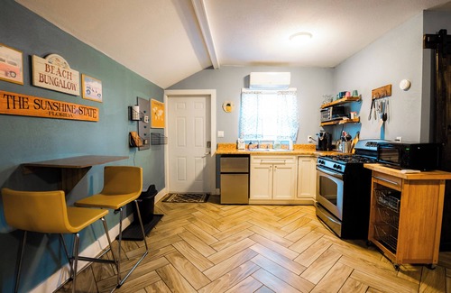 St. Petersburg - Clearwater Casa | Charming guesthouse with pool access in St. Petersburg. Near Downtown & Beaches