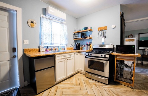 St. Petersburg - Clearwater Casa | Charming guesthouse with pool access in St. Petersburg. Near Downtown & Beaches