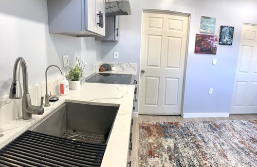 Santa Ana Casa | Guesthouse with private parking < 6 miles to Disneyland