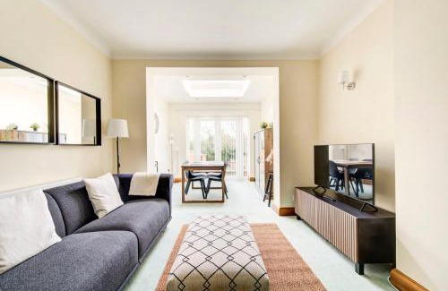 North Greenford Apartamento | GuestReady - Big 4BR by Horsenden Hill Park