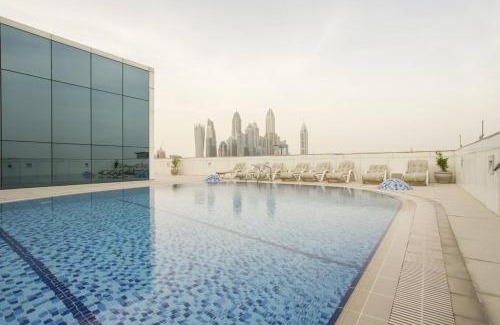 Jumeirah Lake Towers Apartamento | GuestReady - Luxe Studio with JLT Park View