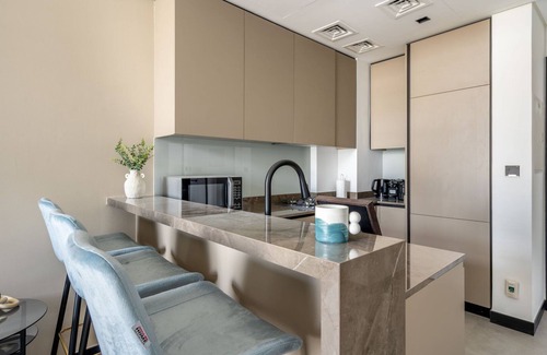 Business Bay Apartamento | GuestReady - Majestuosas vistas al canal y al Burj Khalifa