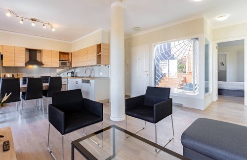 Torremolinos Chalet De Esquí | GuestReady - Poolside Paradise in the suburbs