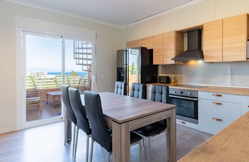 Torremolinos Chalet De Esquí | GuestReady - Poolside Paradise in the suburbs