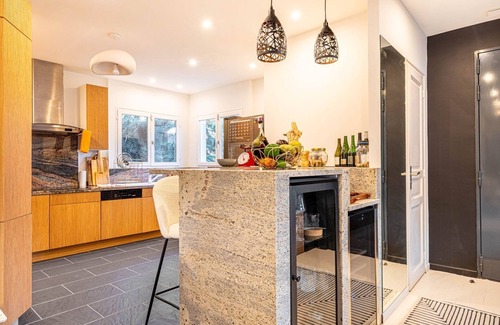 Epinay-sur-Seine Villa | GuestReady - Serene Retreat with Poolside Bliss