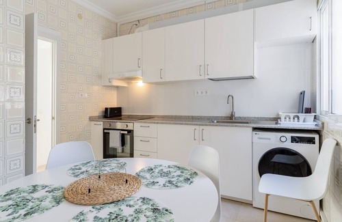 Playas del Palo Apartamento | GuestReady - Terrace Malaga view