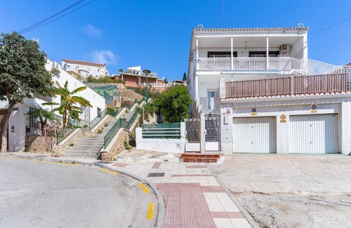 Playas del Palo Apartamento | GuestReady - Terrace Malaga view