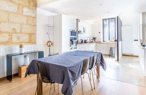 Talence Casa | GuestReady - The secret garden in Talence