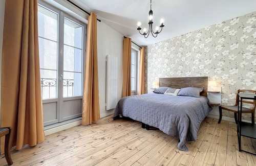 Saugues Cama Y Desayuno | Encantadora habitación BEIGE luminosa con baño privado en Saugues