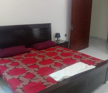 Gulberg Cama Y Desayuno | Gujrat Guest House
