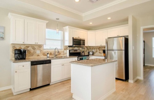 Crystal Beach Casa | Gulf Breeze - 2 bedroom, 2 bath home that sleeps 6 - Beach & The Gulf Breeze!
