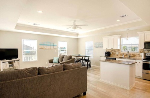 Crystal Beach Casa | Gulf Breeze - 2 bedroom, 2 bath home that sleeps 6 - Beach & The Gulf Breeze!