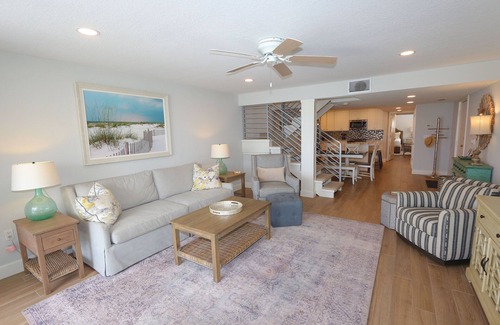 Longboat Key Condominio | Gulf Coast Luxury – Large Beachfront Living: La Playa #203D Condo by RVA