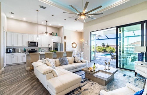 Burnt Store Apartamento | Gulf Coast Retreat: 3BR Canal Front with Pool