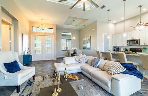 Burnt Store Apartamento | Gulf Coast Retreat: 3BR Canal Front with Pool