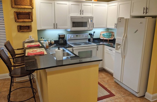 Gulf Shores Condominio | Frente del Golfo: Hermosa y actualizada unidad de lujo West Corner