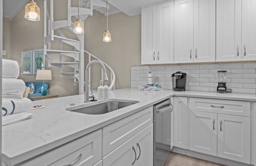 Sanibel Condominio | Gulf-Front Bliss Awaits: Remodeled Villa Sanibel Condo Steps from the Beach