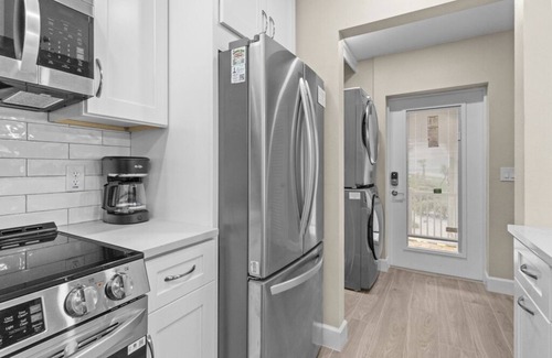 Sanibel Condominio | Gulf-Front Bliss Awaits: Remodeled Villa Sanibel Condo Steps from the Beach