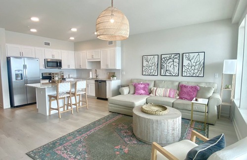 Gulf Shores Condominio | Gulf Front Condo! Lowrise, Modern and Clean. Best Location in Gulf Shores.