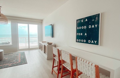 Gulf Shores Condominio | Gulf Front Condo! Lowrise, Modern and Clean. Best Location in Gulf Shores.
