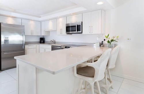 Sanibel Condominio | Condominio frente al golfo! Moderno actualizado dos dormitorios en la arena!