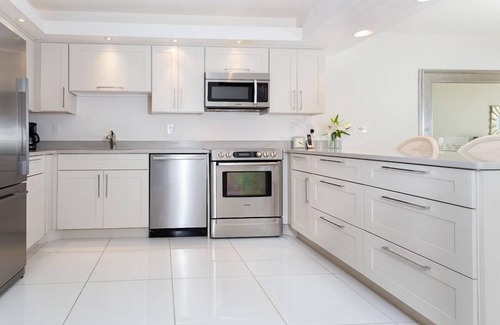 Sanibel Condominio | Condominio frente al golfo! Moderno actualizado dos dormitorios en la arena!