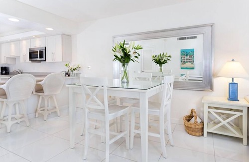 Sanibel Condominio | Condominio frente al golfo! Moderno actualizado dos dormitorios en la arena!
