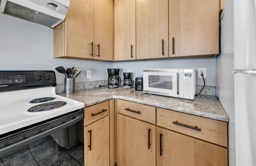 Santa Rosa Beach Condominio | Early Summer Check In! Gulf Front In Blue Mountain! Spectacular Views! Restaurants and Beach Bars!