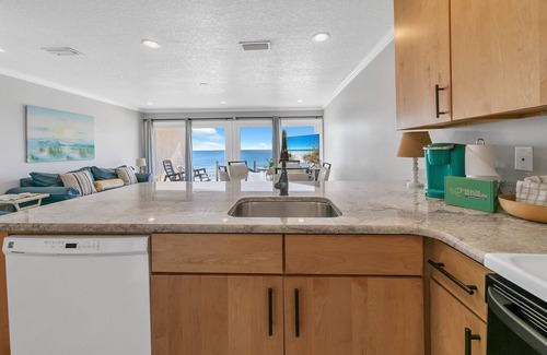 Santa Rosa Beach Condominio | Early Summer Check In! Gulf Front In Blue Mountain! Spectacular Views! Restaurants and Beach Bars!