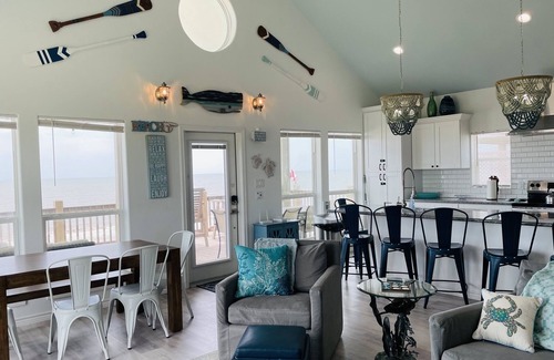 Gilchrist Casa | Gulf Front Luxury Beach House w/Mini Golf, Hot Tub, Firepit + Family Friendly