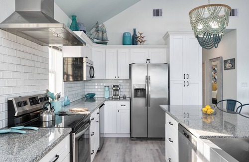 Gilchrist Casa | Gulf Front Luxury Beach House w/Mini Golf, Hot Tub, Firepit + Family Friendly