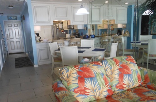 West Panama City Beach Casa | Gulf Front Townhome, vistas increíbles, ubicación conveniente, ¡Se admiten mascotas!~
