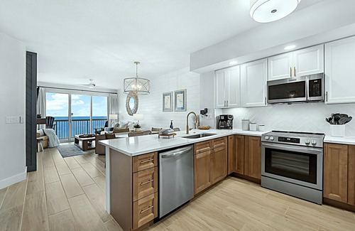 Miramar Beach Condominio | GULF FRONT | Remodeled, Upscale 2 King Suites+Private Full BR | Beach Chair Svc!
