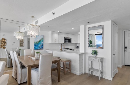 Beach District Condominio | GULF FRONT renovated condo with Stunning Views 'Casa del Mare'