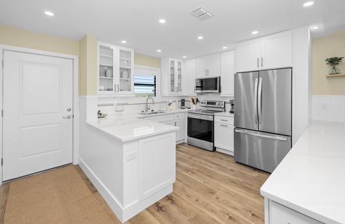 Sanibel Condominio | Gulf Front Retreat with Modern Coastal Charm