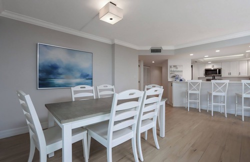 Beachview Country Club Estates Condominio | Frente al Golfo, Condominio de dos habitaciones con sala de estar - Reloj de sol L304
