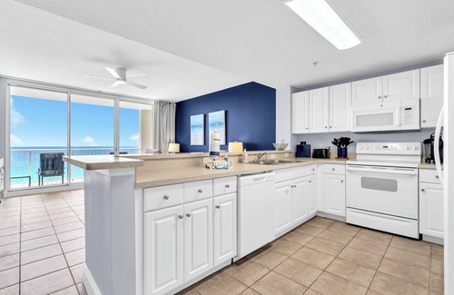 Long Beach Condominio | ⛱️Gulf Front VIEW-5 Pools+Hot Tub-Majestic Beach 1-1205⛱️