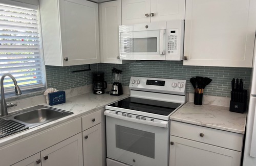 Holmes Beach Casa | Gulf Haven 5-minute walk to the gulf!