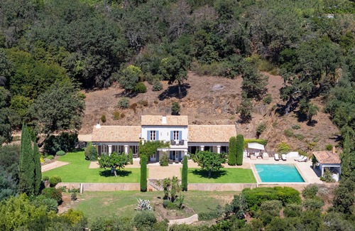 La Garde-Freinet Casa | Gulf of St-Tropez, Beautiful Villa, Large Pool, Tennis Court and Gorgeous Views